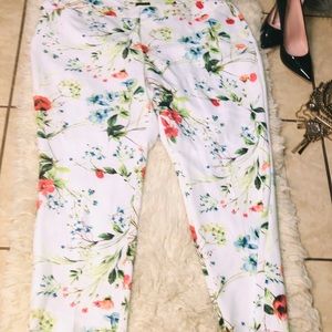 Spring vibes💐Floral plus size pants